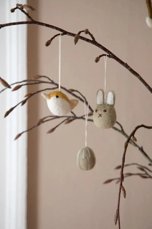 En Gry & Sif - three handmade felt embroidered eggs