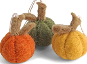 En Gry & Sif - three tiny handmade pumpkins