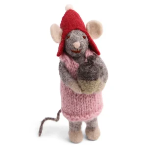 En Gry & Sif felt mouse with acorn