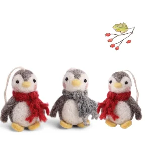 En Gry & Sif trio of baby penguins