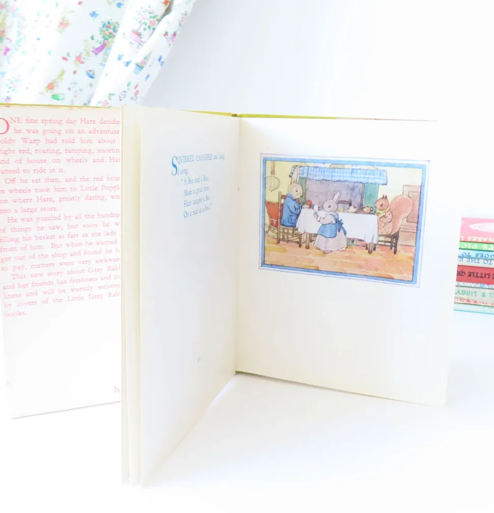 VINTAGE book - Hare Goes Shopping (1969)