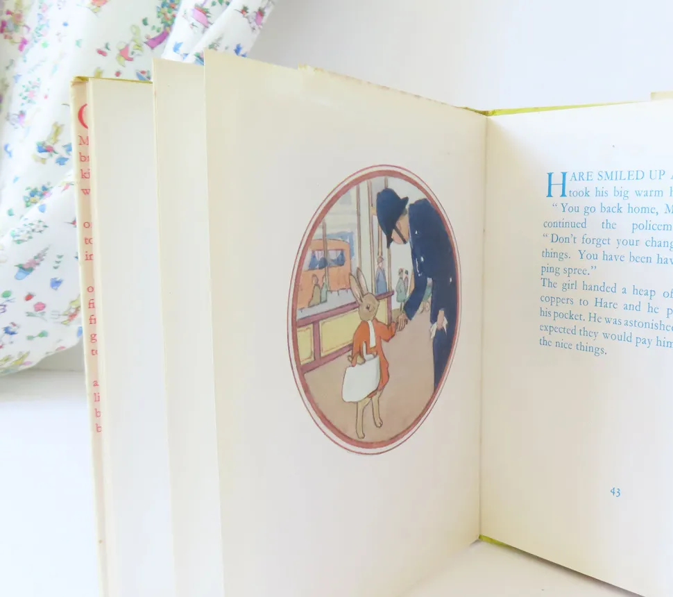 VINTAGE book - Hare Goes Shopping (1969)
