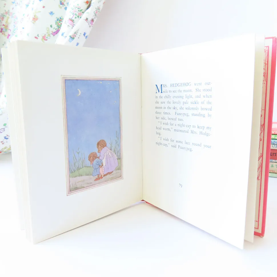 vintage_book__little_grey_4-1.webp VINTAGE book - Little Grey Rabbit Makes Lace (1951)