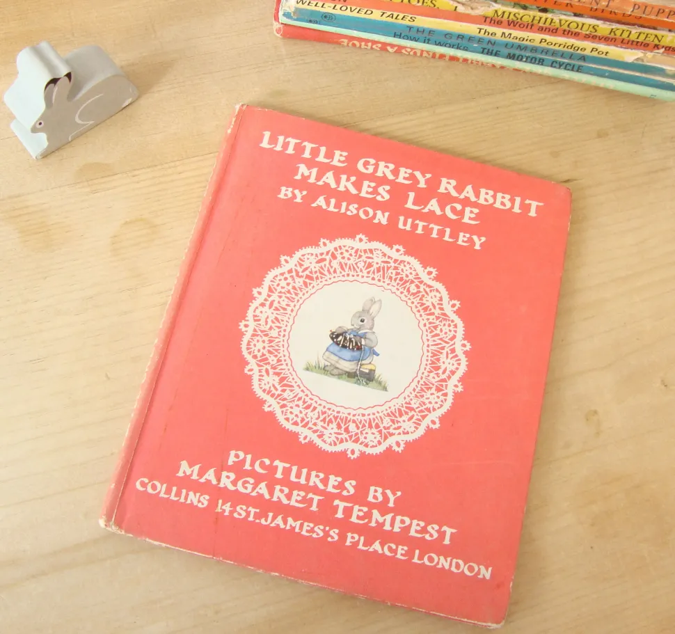 vintage_book__little_grey_5-3.webp VINTAGE book - Little Grey Rabbit Makes Lace (1962)