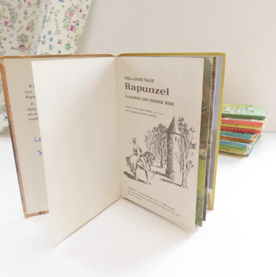 vintage_ladybird_book___r_2-1.webp VINTAGE Ladybird book - Rapunzel (1970s)