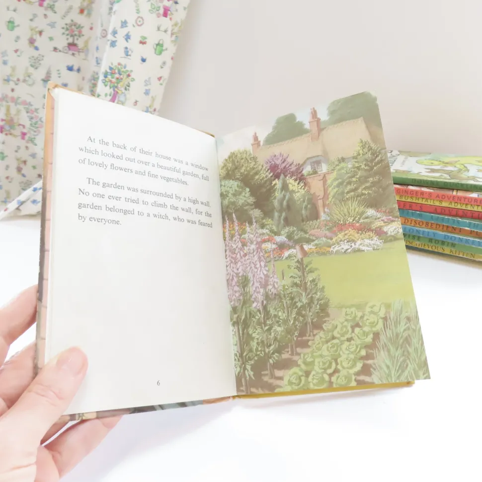 vintage_ladybird_book___r_3-1.webp VINTAGE Ladybird book - Rapunzel (1970s)