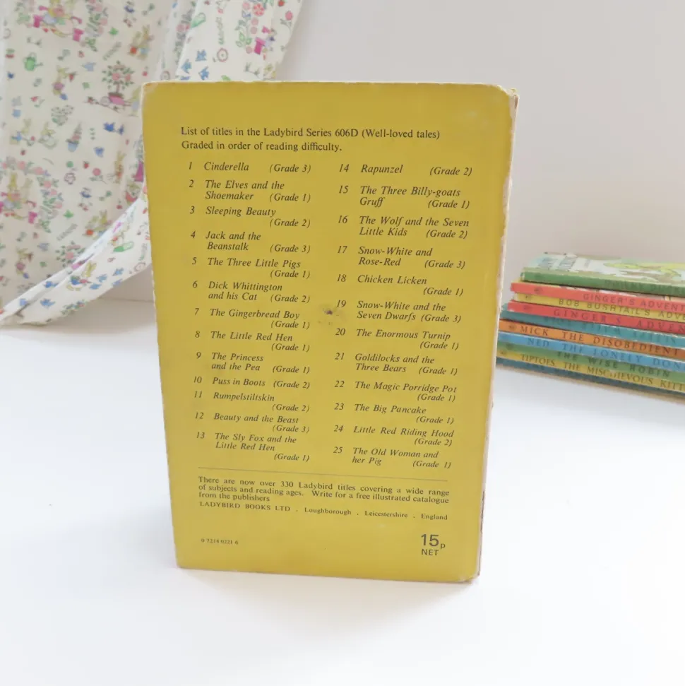 vintage_ladybird_book___r_8.webp VINTAGE Ladybird book - Rapunzel (1970s)
