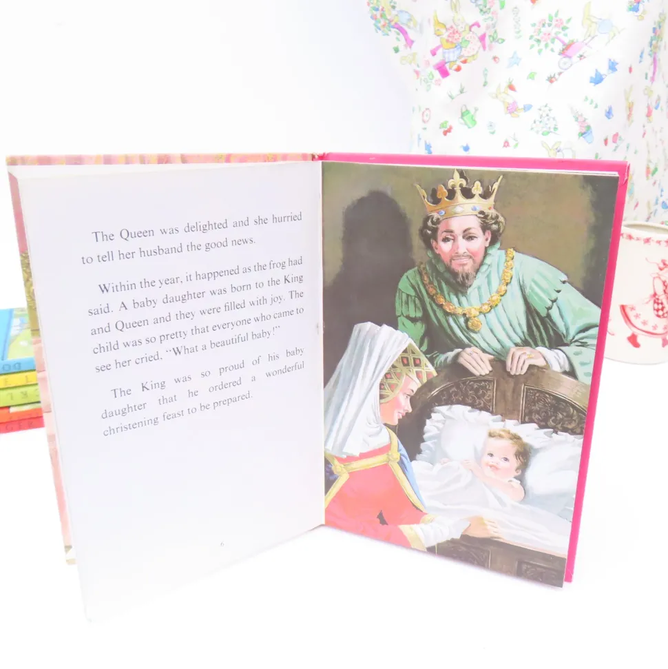 vintage_ladybird_book___s_5.webp VINTAGE Ladybird book - Sleeping Beauty (late 1970s)