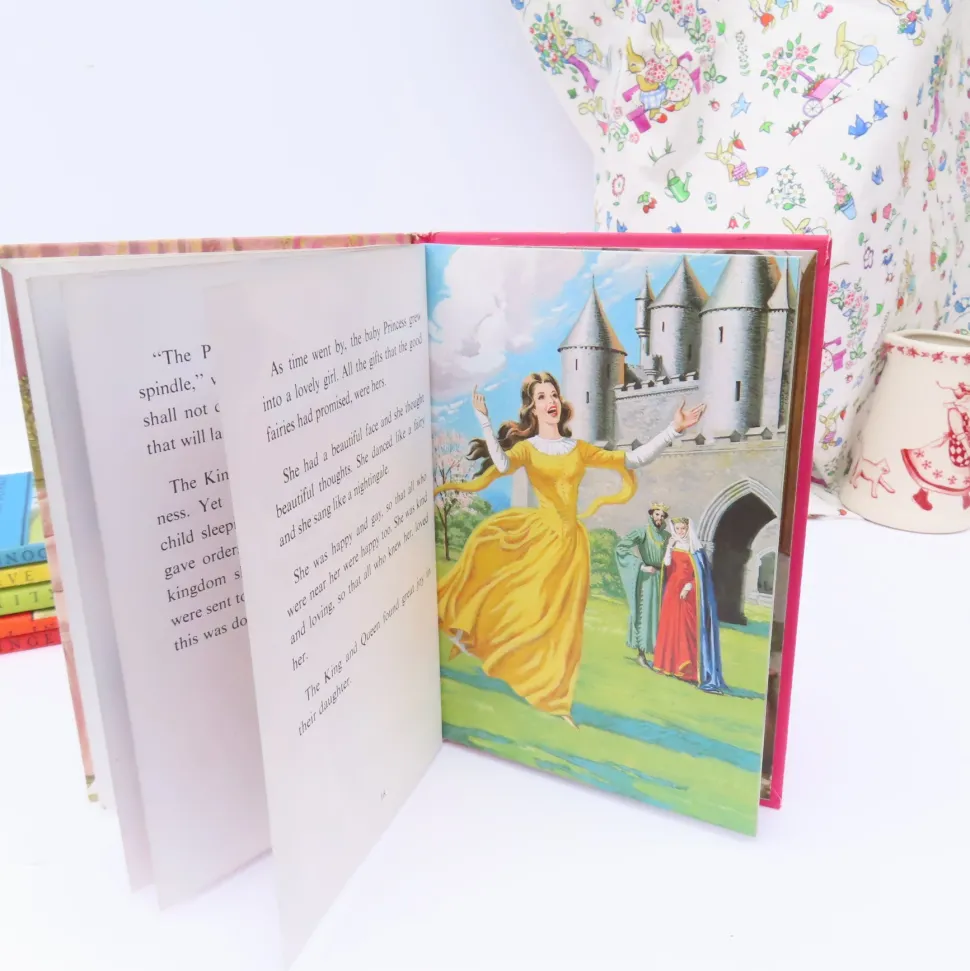vintage_ladybird_book___s_7.webp VINTAGE Ladybird book - Sleeping Beauty (late 1970s)