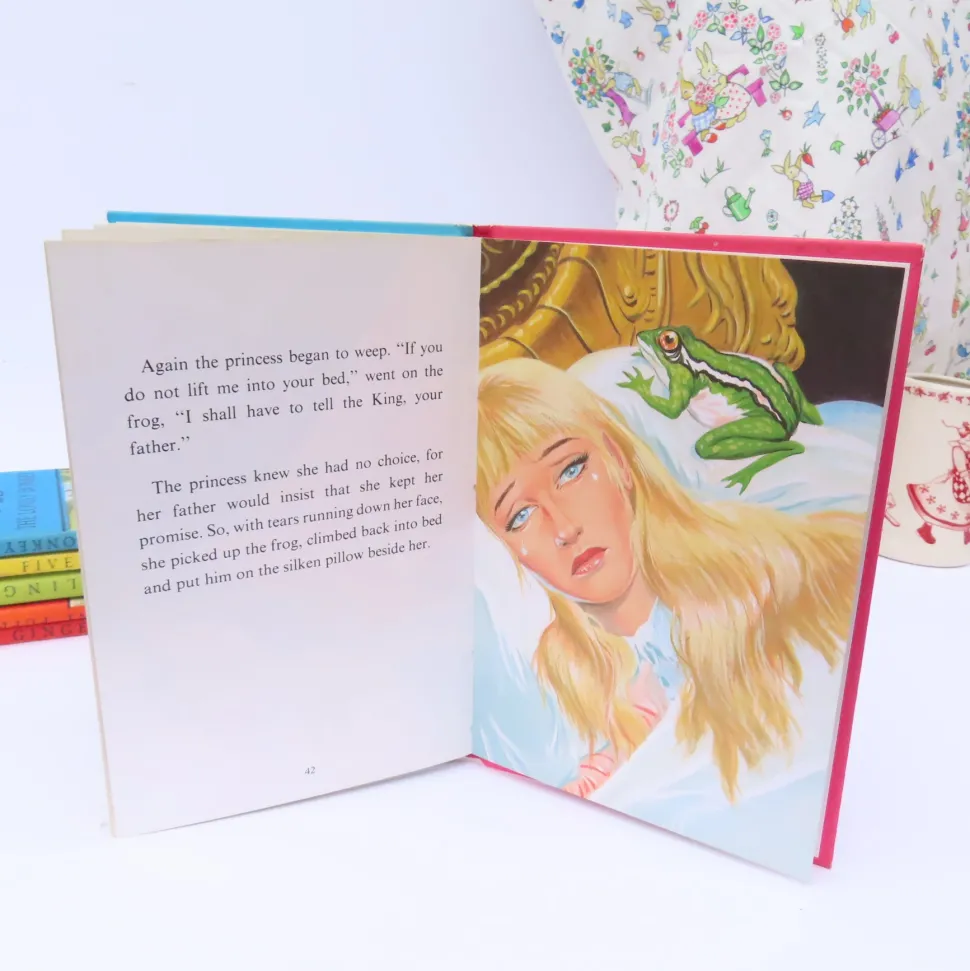 vintage_ladybird_book___t_7-1.webp VINTAGE Ladybird book - The Princess and the Frog (late 1970s)