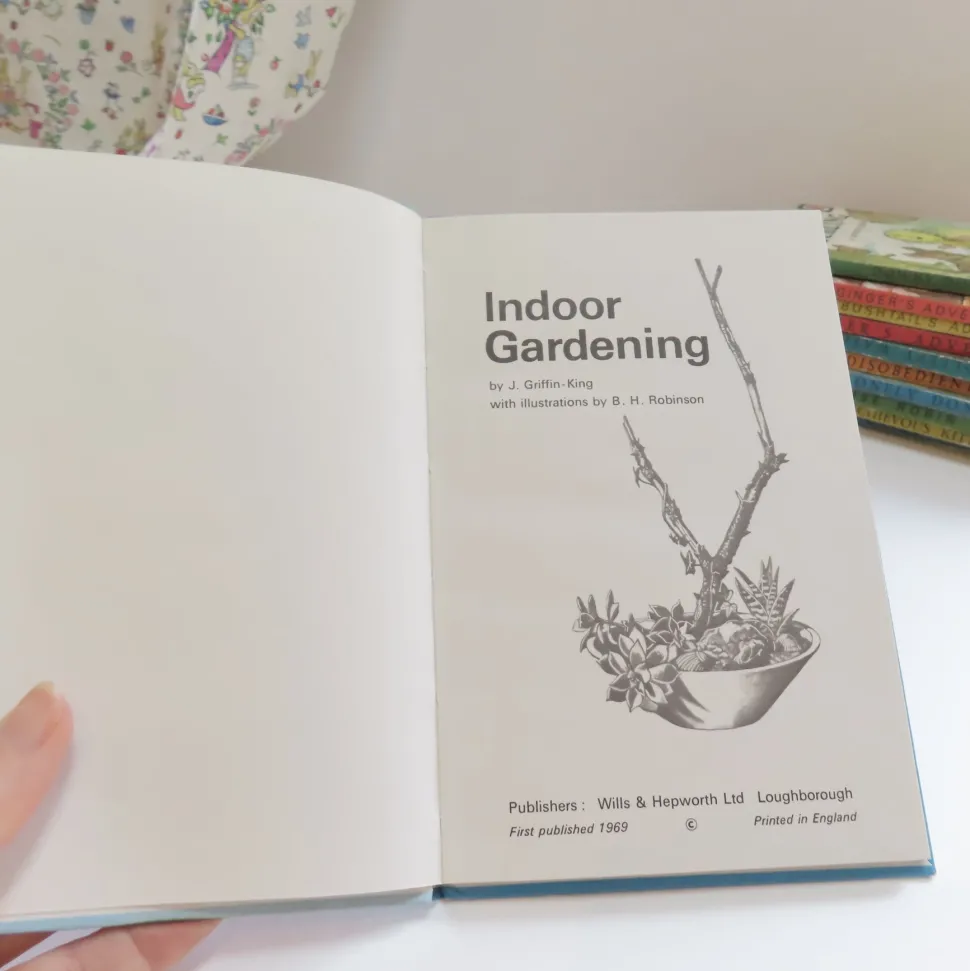 vintage_ladybird_book__in_4.webp VINTAGE Ladybird book - Indoor Gardening (c.1971)