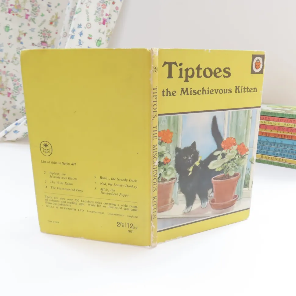VINTAGE Ladybird book - Tiptoes the Mischievous Kitten (c.1971)